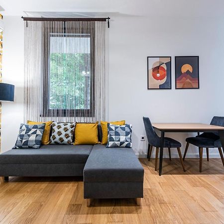 Vertigo Modern Studio-Free Private Parking-Fast Wi-Fi Novi Sad Ngoại thất bức ảnh
