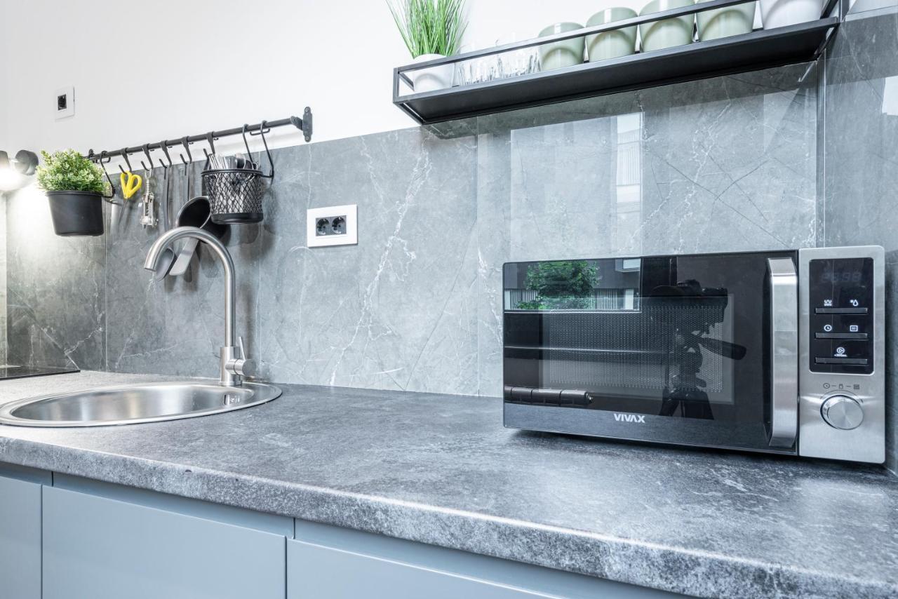 Vertigo Modern Studio-Free Private Parking-Fast Wi-Fi Novi Sad Ngoại thất bức ảnh