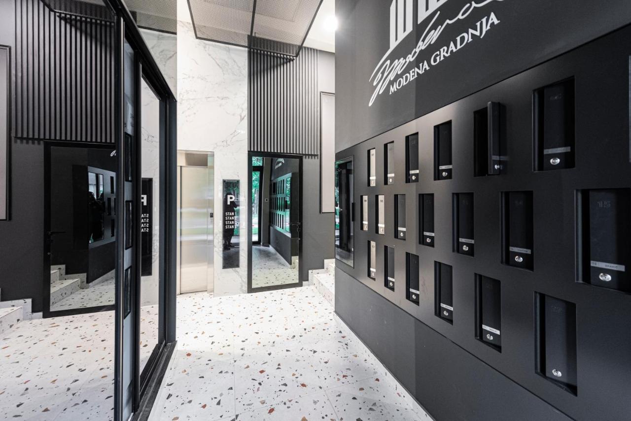 Vertigo Modern Studio-Free Private Parking-Fast Wi-Fi Novi Sad Ngoại thất bức ảnh