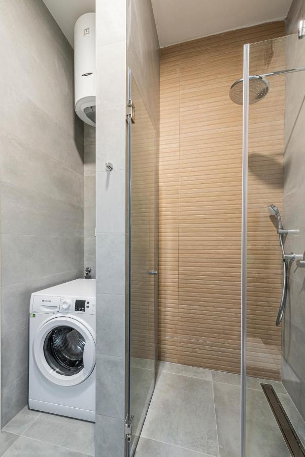 Vertigo Modern Studio-Free Private Parking-Fast Wi-Fi Novi Sad Ngoại thất bức ảnh