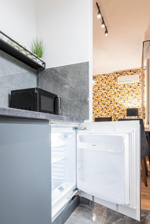 Vertigo Modern Studio-Free Private Parking-Fast Wi-Fi Novi Sad Ngoại thất bức ảnh