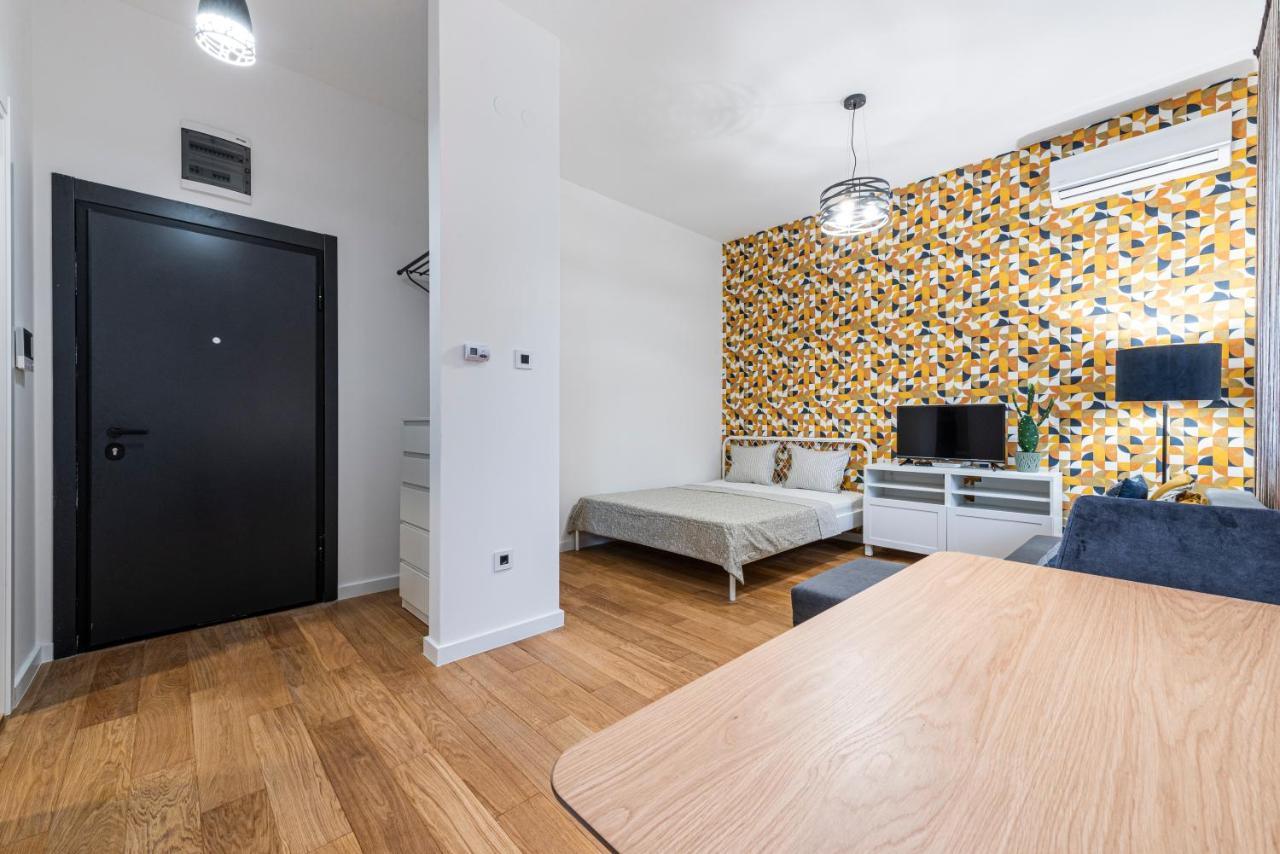 Vertigo Modern Studio-Free Private Parking-Fast Wi-Fi Novi Sad Ngoại thất bức ảnh